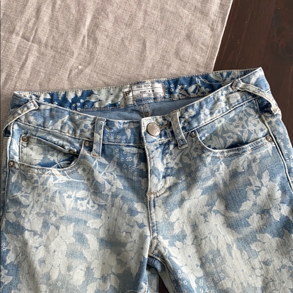 Free people 26” waist floral jeans cropped pant - Picture 2 of 7
